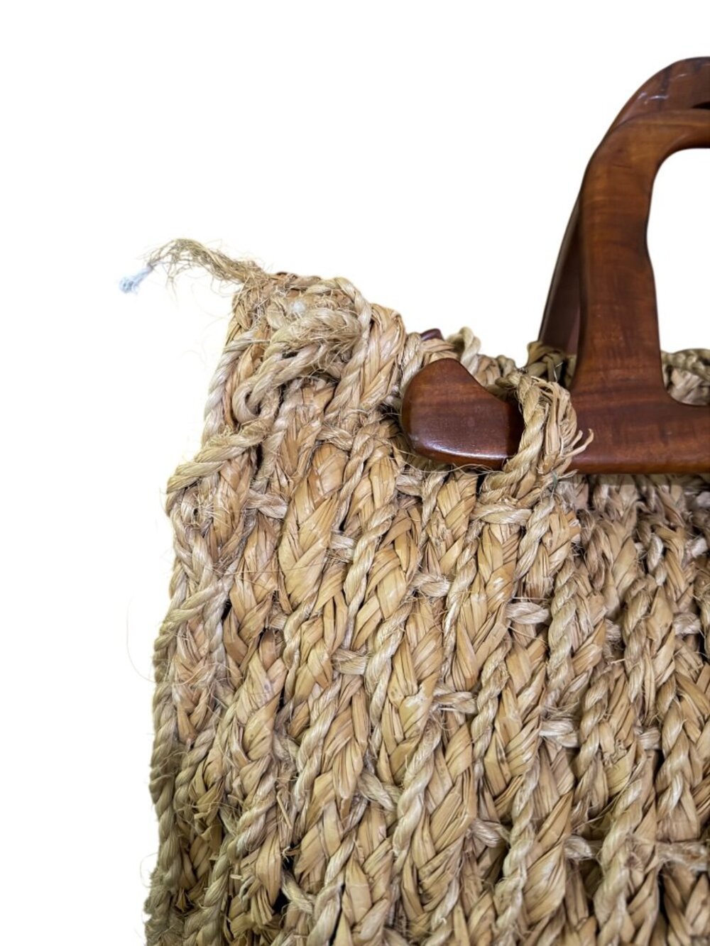 Vintage Woven Straw Handbag With Wooden Handles & Button Loop Closure - Picture 2 of 8